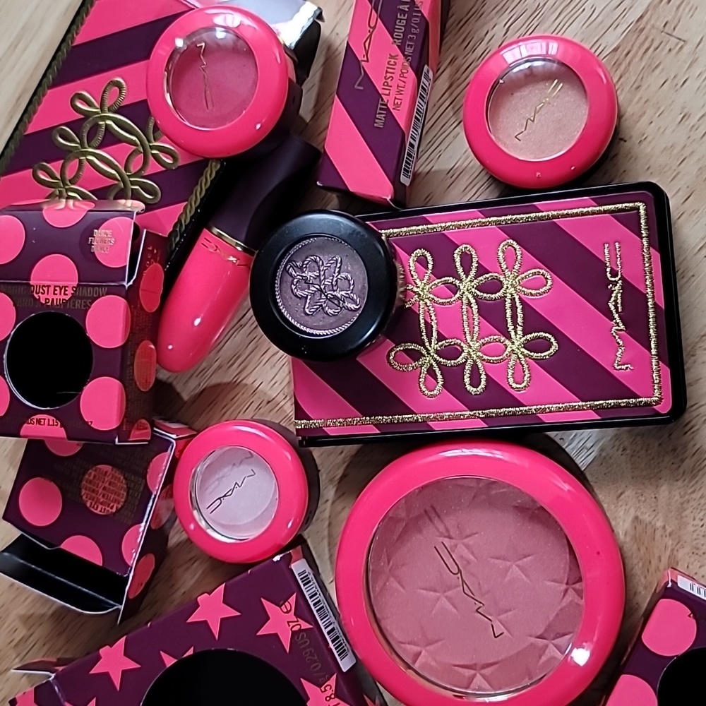 Mac nutcracker eyeshadow blush highlighter lipstick set of 7